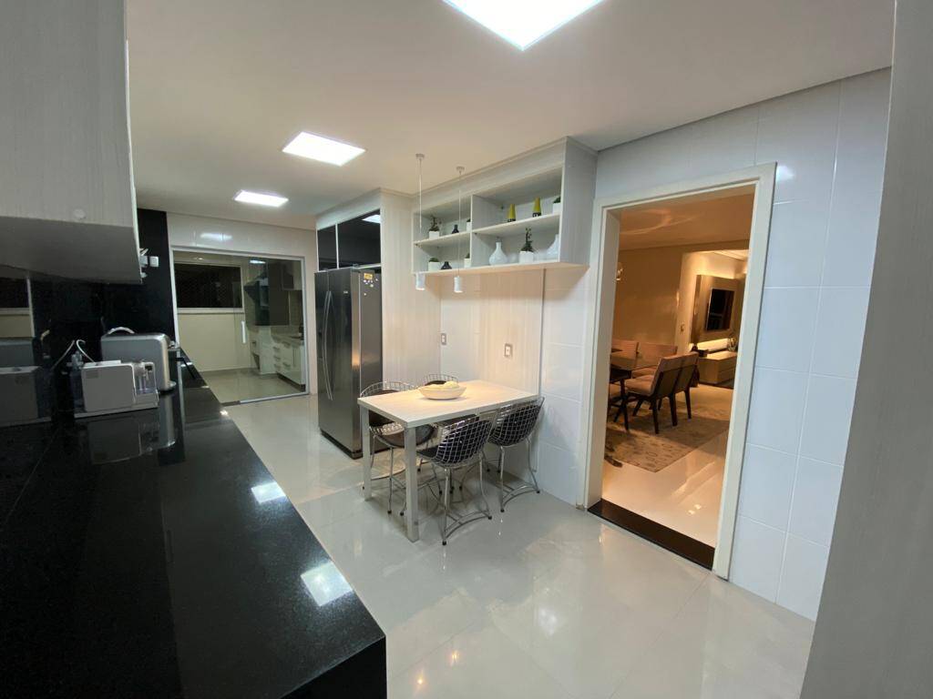 Apartamento à venda com 3 quartos, 158m² - Foto 10