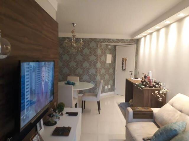 Apartamento à venda com 2 quartos, 65m² - Foto 3