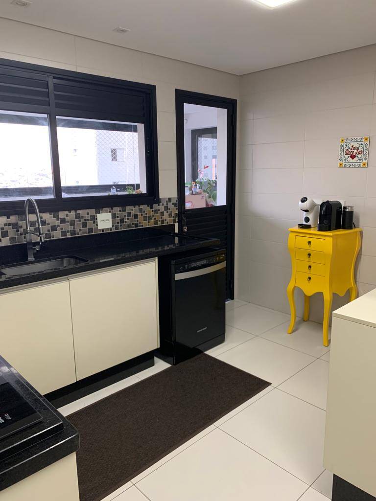 Apartamento à venda com 3 quartos, 200m² - Foto 9