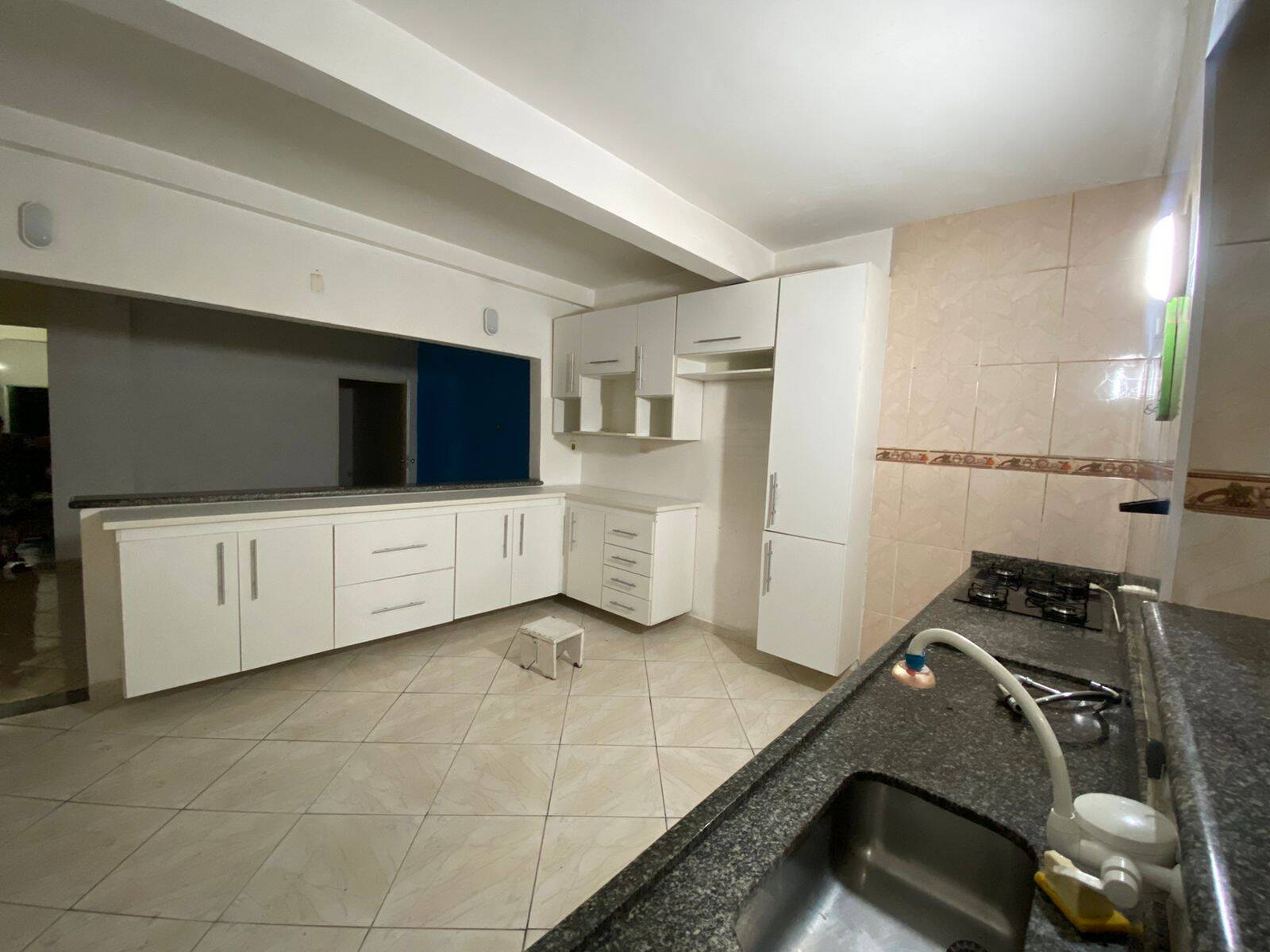 Casa à venda com 5 quartos, 200m² - Foto 5