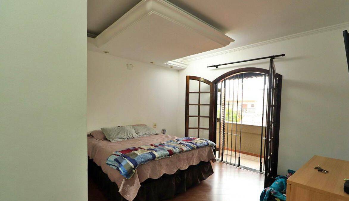 Casa à venda com 4 quartos, 300m² - Foto 13