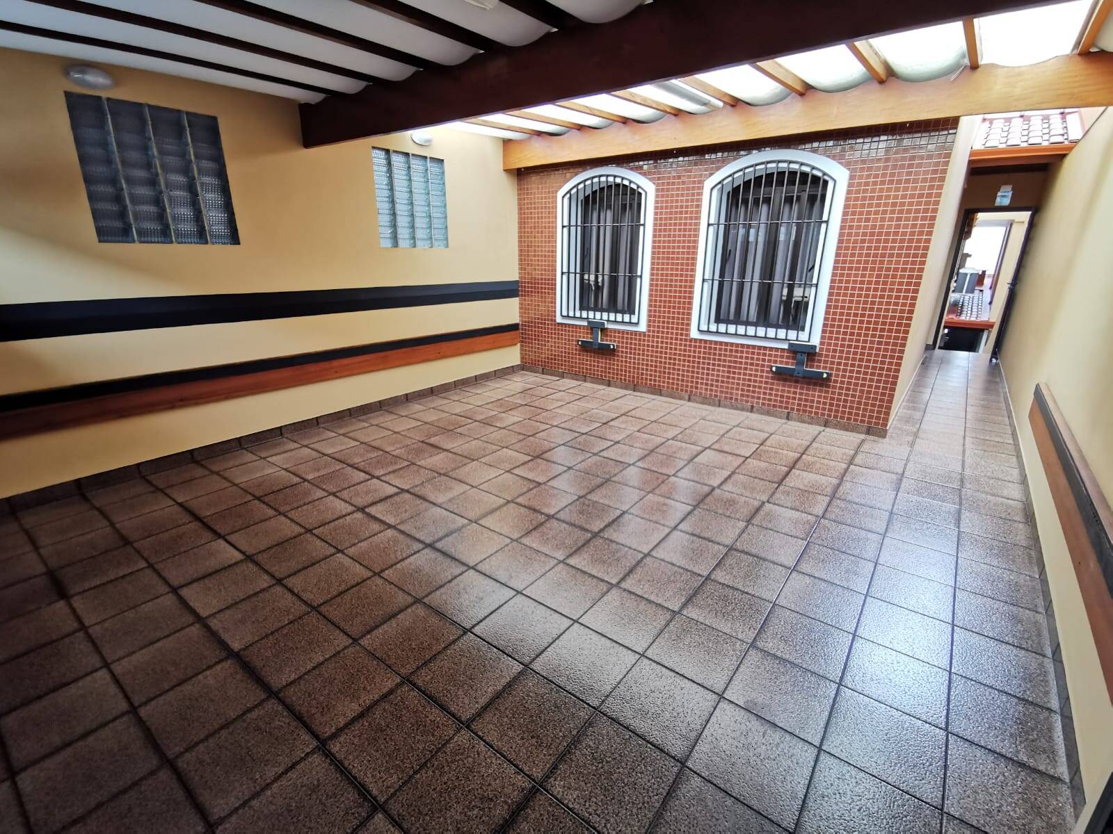 Casa à venda com 3 quartos, 250m² - Foto 1