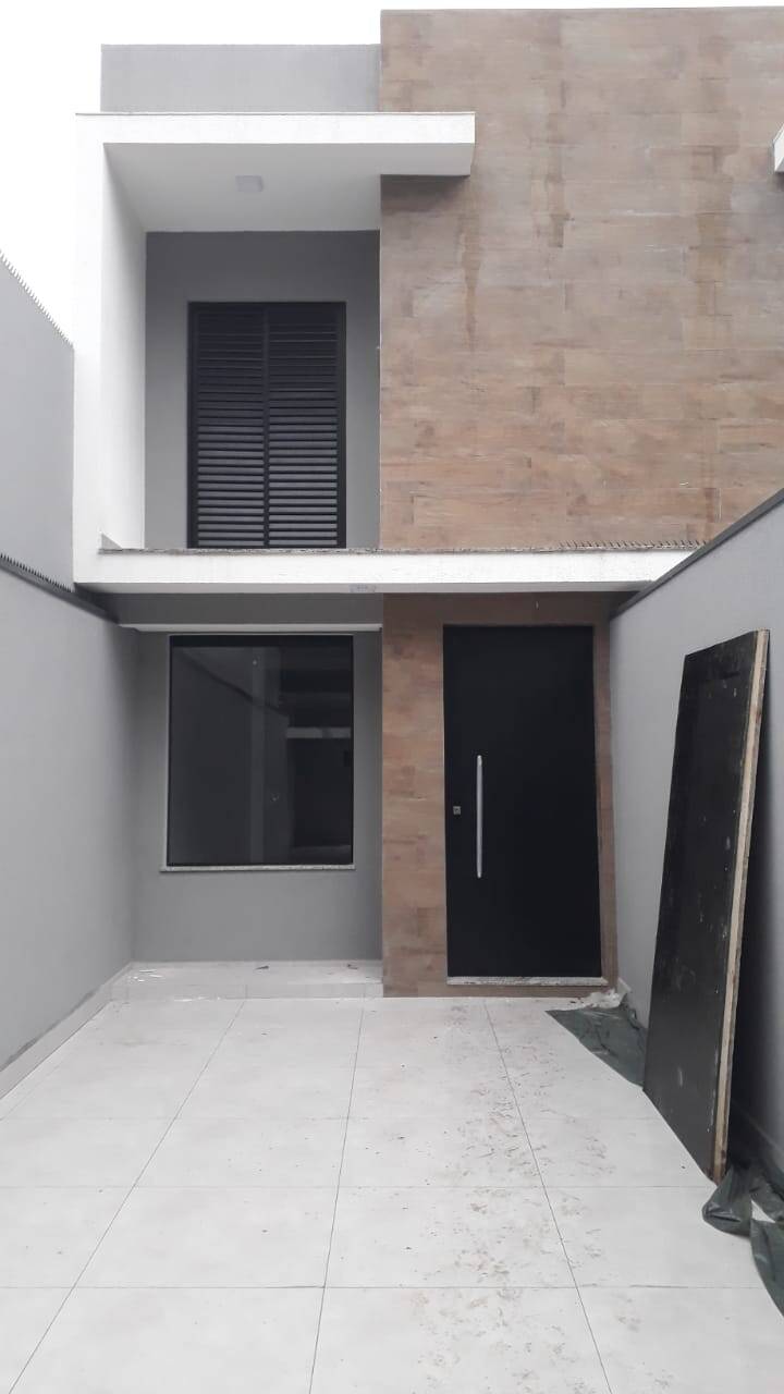 Casa à venda com 2 quartos, 100m² - Foto 1