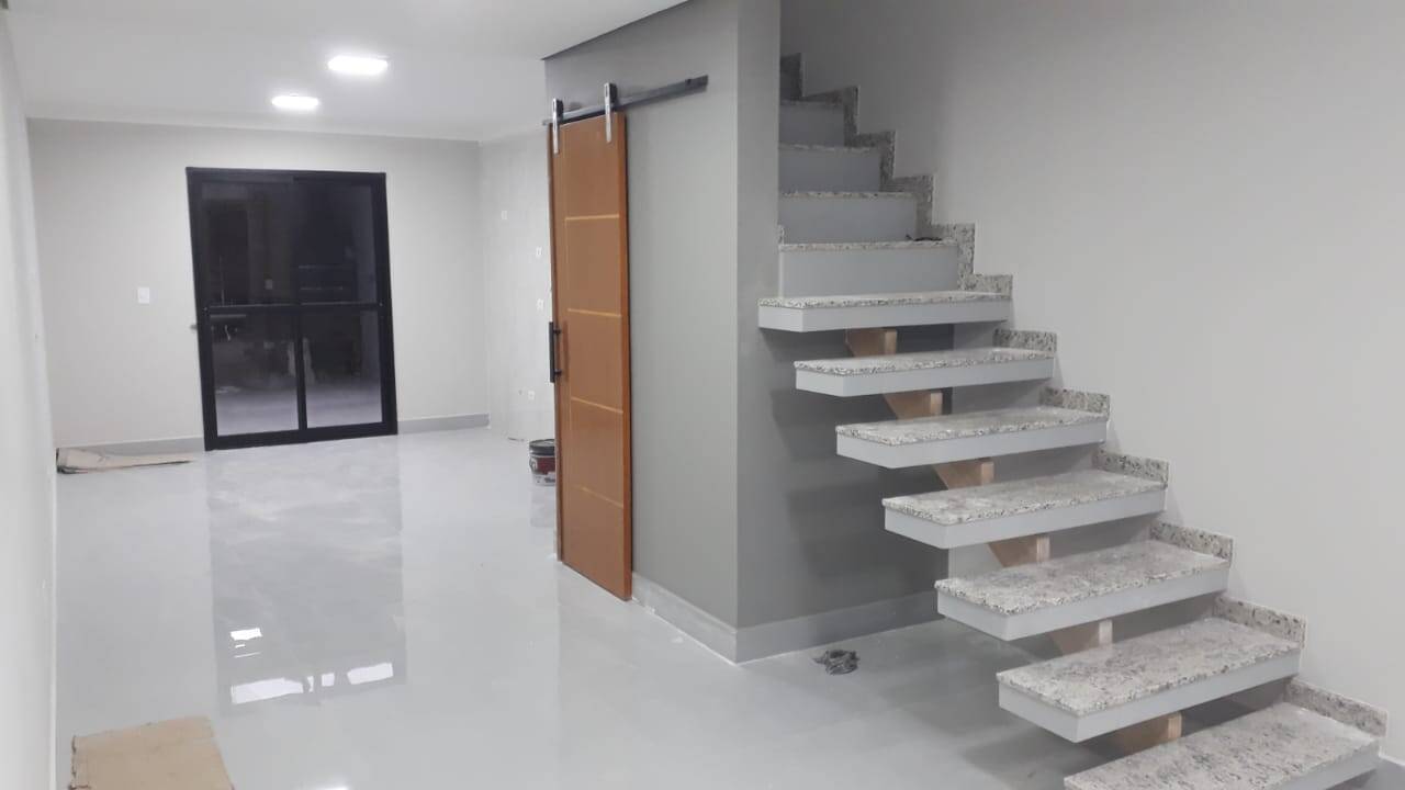 Casa à venda com 2 quartos, 100m² - Foto 2