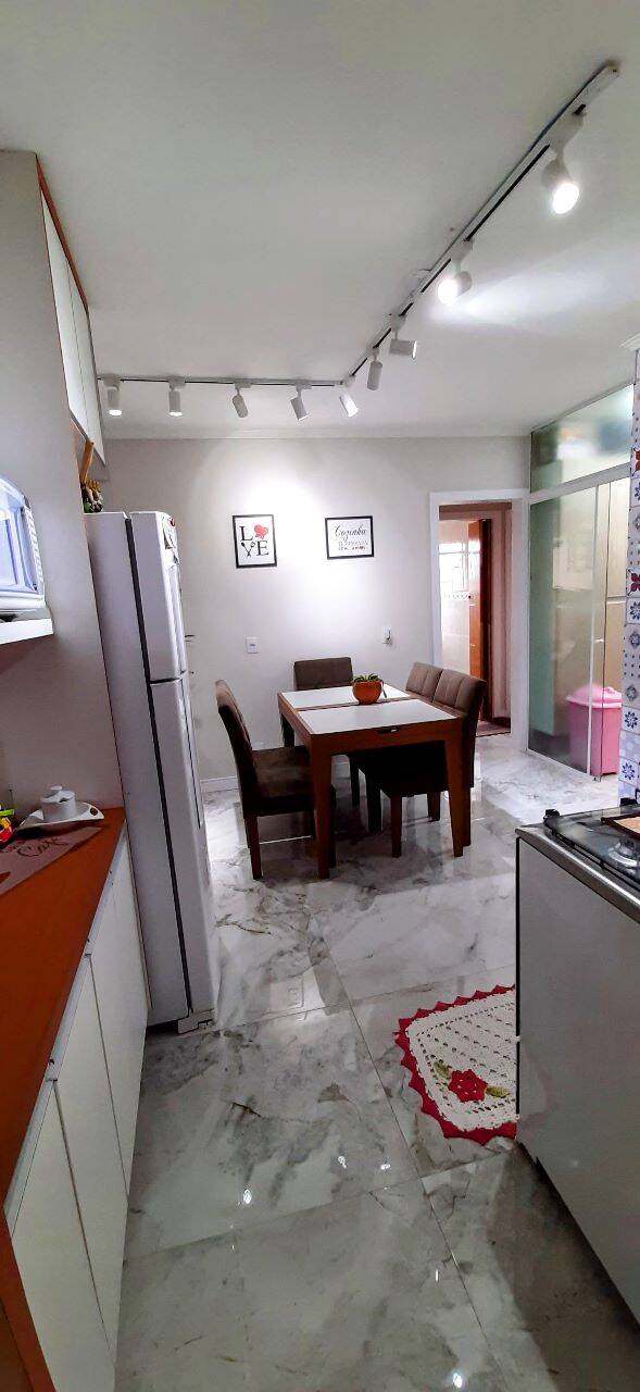 Apartamento à venda com 2 quartos, 70m² - Foto 4