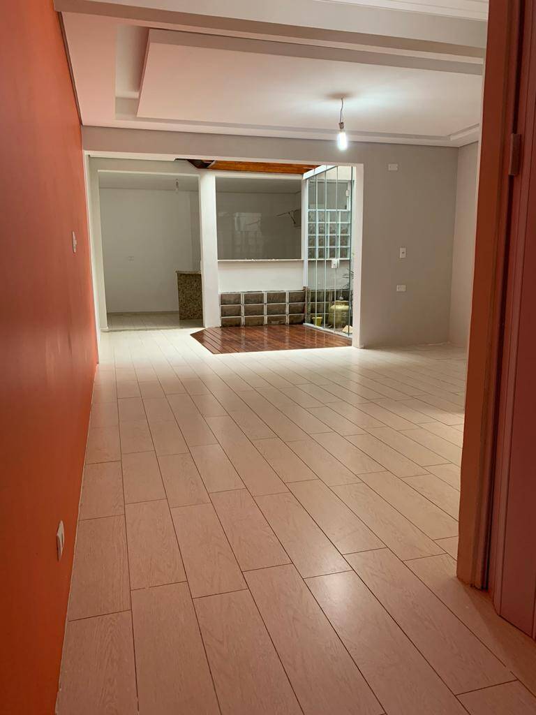 Casa à venda com 3 quartos, 181m² - Foto 1