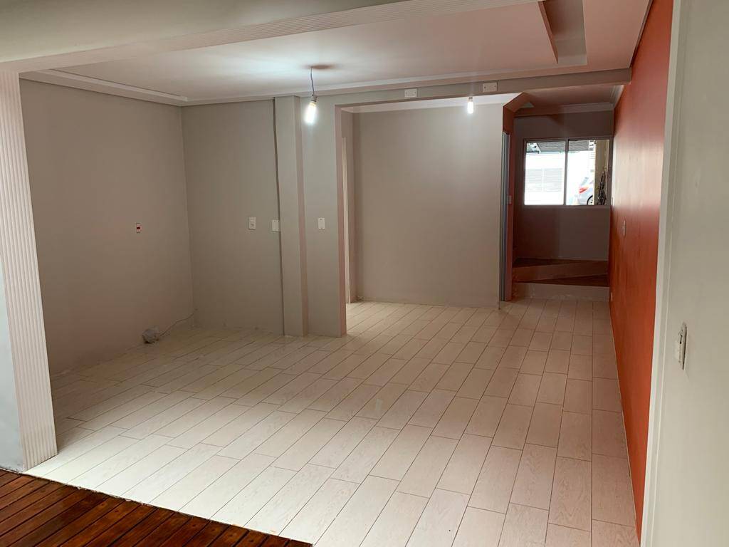 Casa à venda com 3 quartos, 181m² - Foto 2