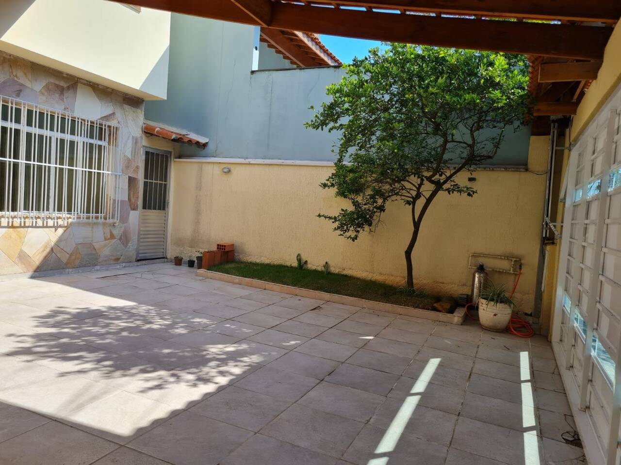 Casa à venda com 3 quartos, 192m² - Foto 2