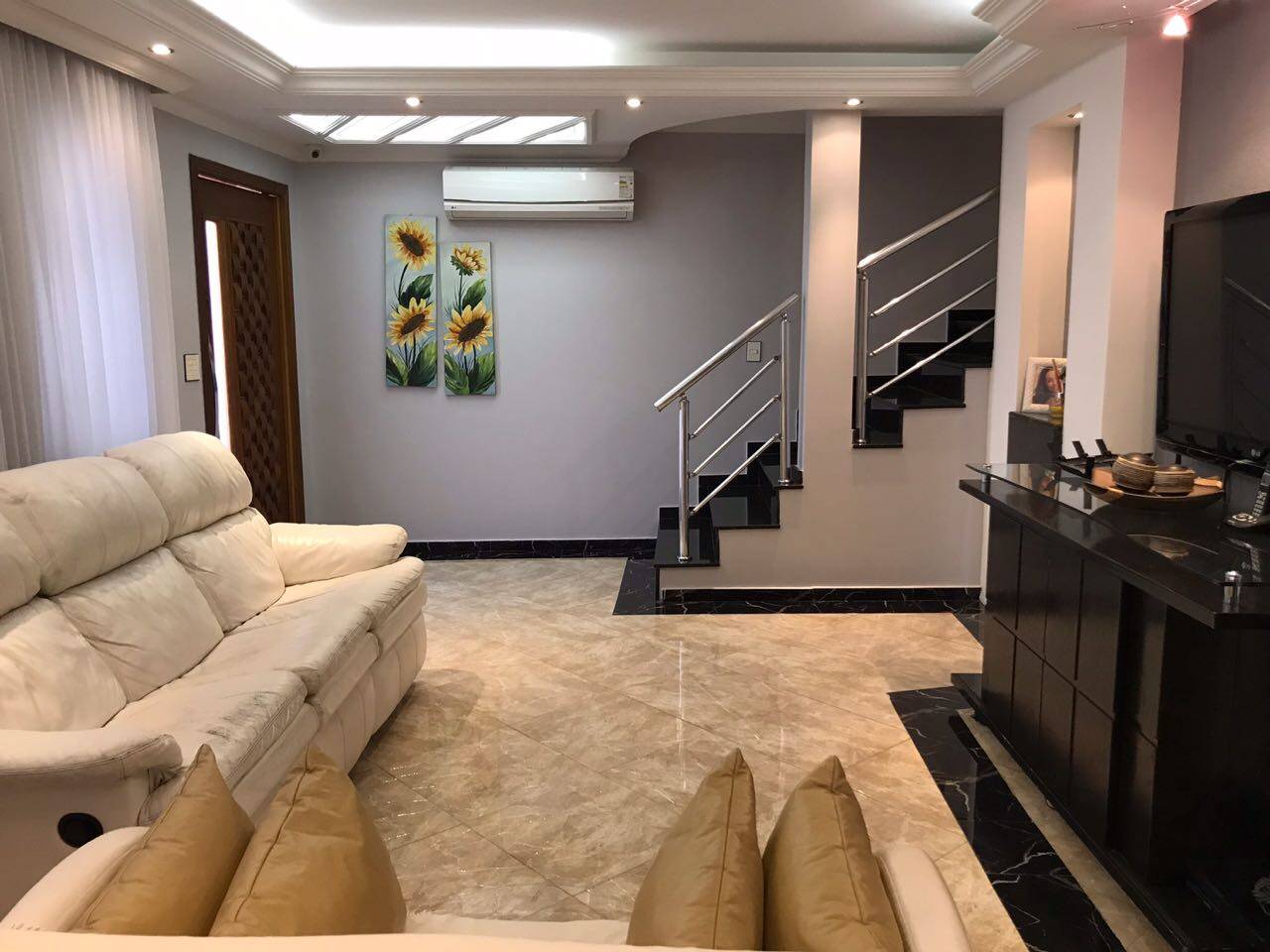 Casa à venda com 3 quartos, 260m² - Foto 1