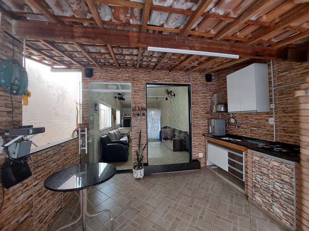 Casa à venda com 3 quartos, 200m² - Foto 3