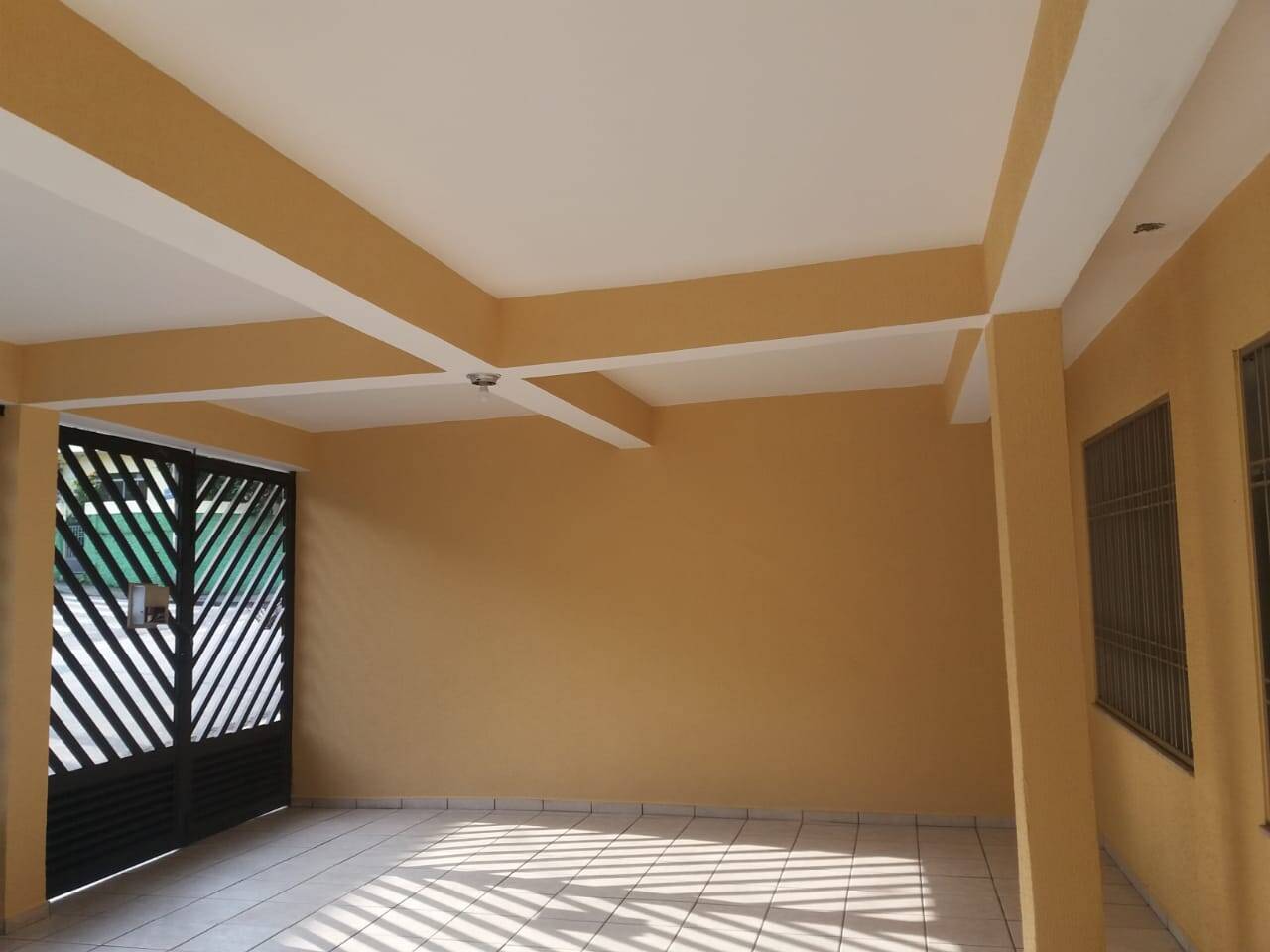 Sobrado à venda com 3 quartos, 245m² - Foto 1