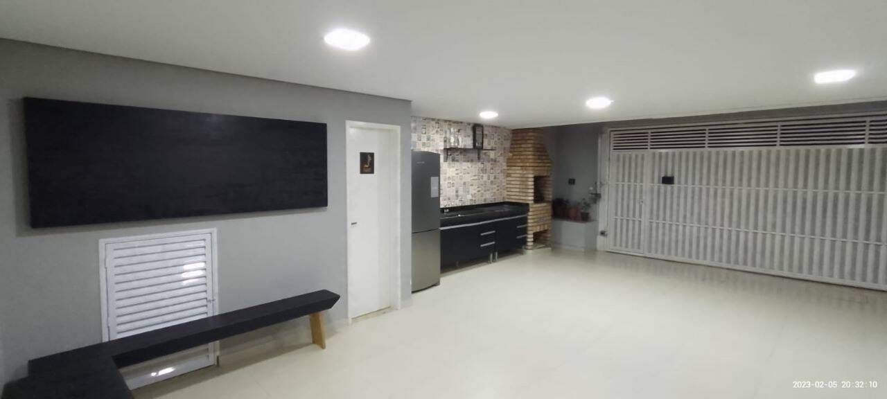 Casa à venda com 3 quartos, 150m² - Foto 1