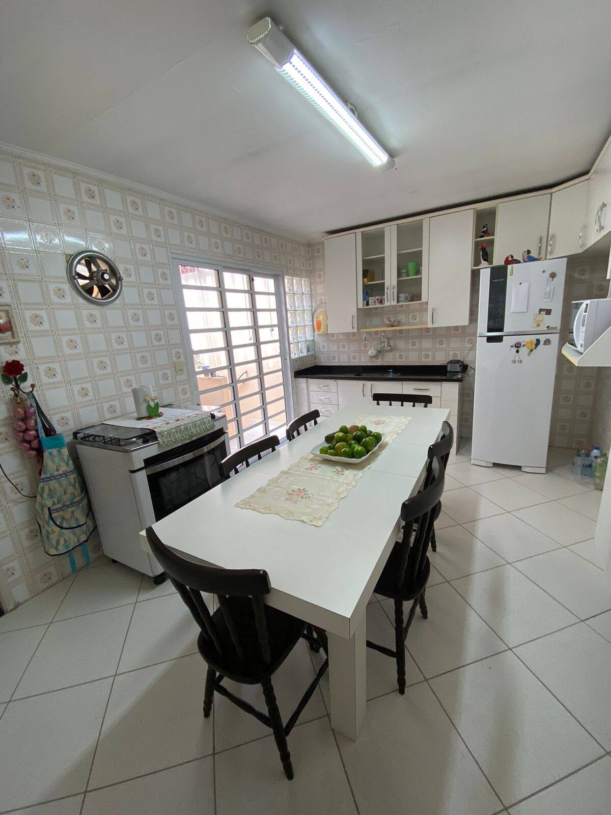 Casa à venda com 3 quartos, 200m² - Foto 2