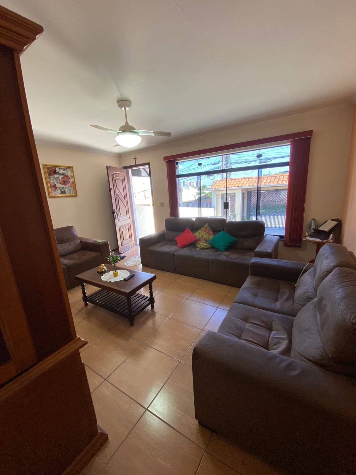 Casa à venda com 3 quartos, 200m² - Foto 1