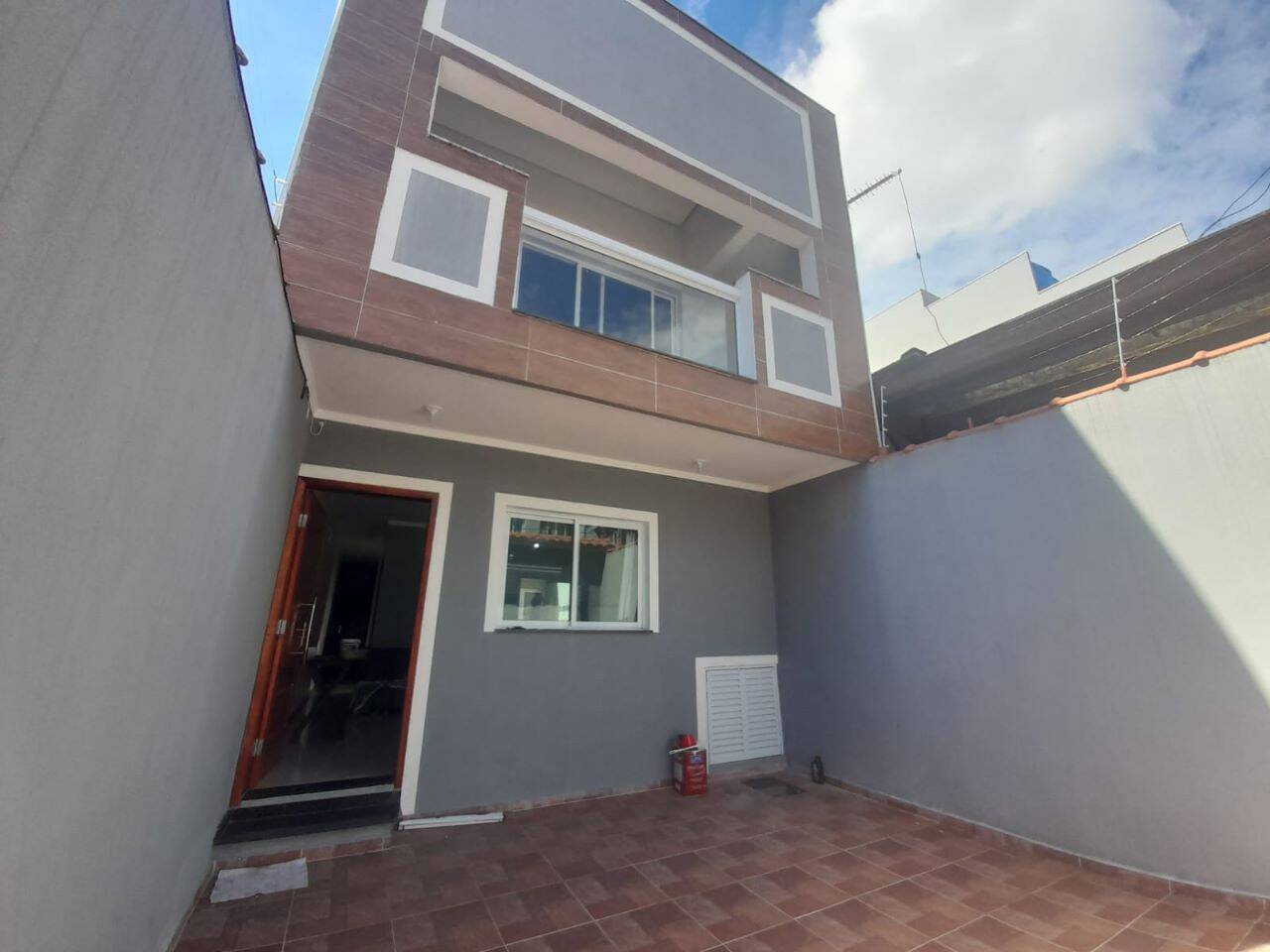 Sobrado à venda com 3 quartos, 120m² - Foto 1