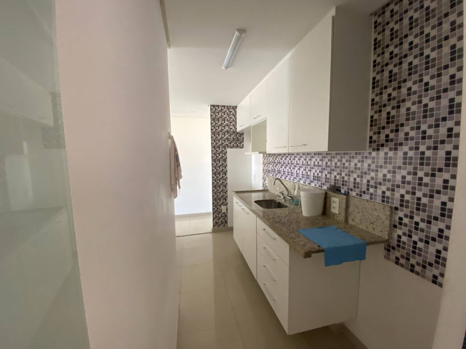 Apartamento à venda com 2 quartos, 74m² - Foto 4