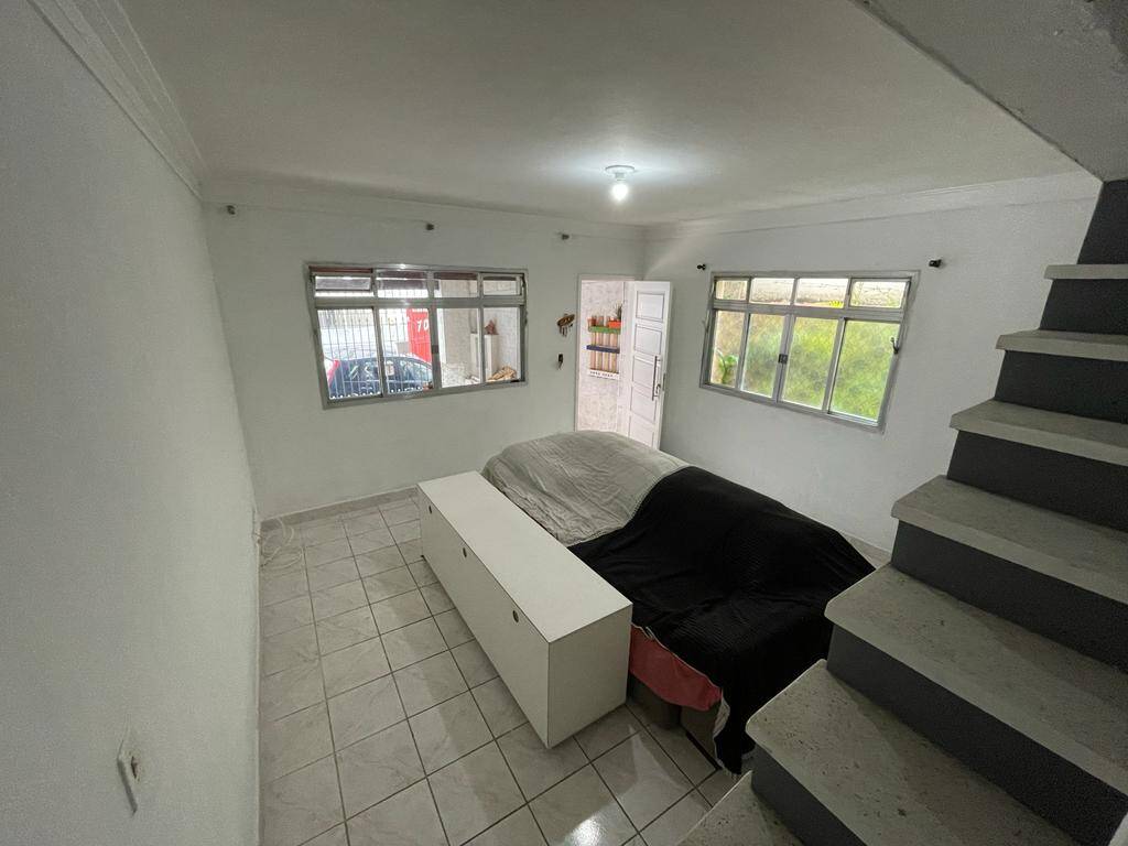 Casa à venda com 2 quartos, 180m² - Foto 2