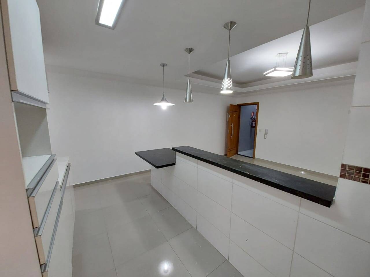 Apartamento à venda com 3 quartos, 74m² - Foto 2