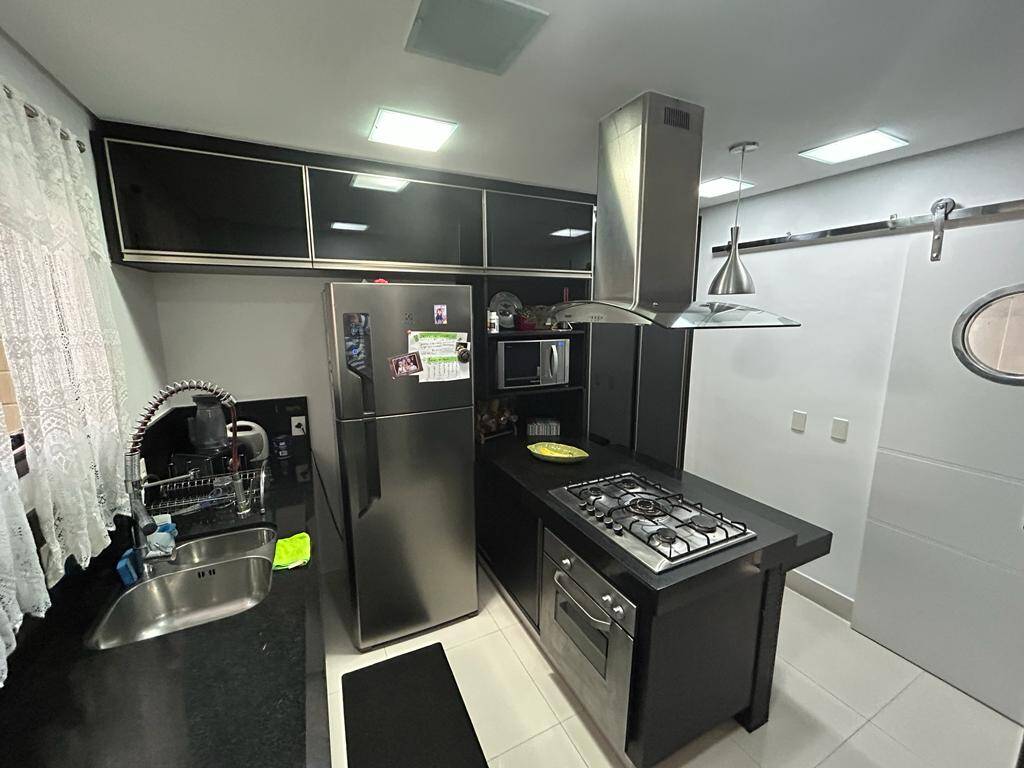 Apartamento à venda com 3 quartos, 97m² - Foto 2