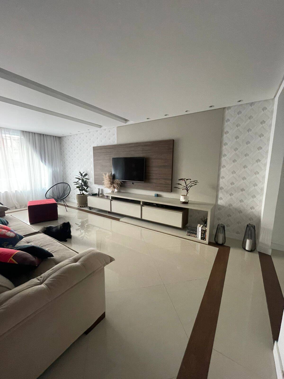 Casa à venda com 2 quartos, 250m² - Foto 1