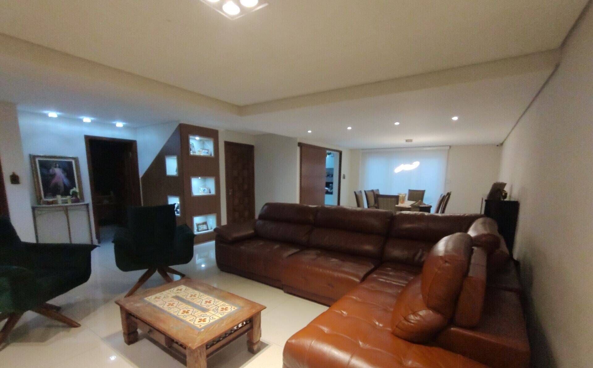 Casa à venda com 3 quartos, 260m² - Foto 2