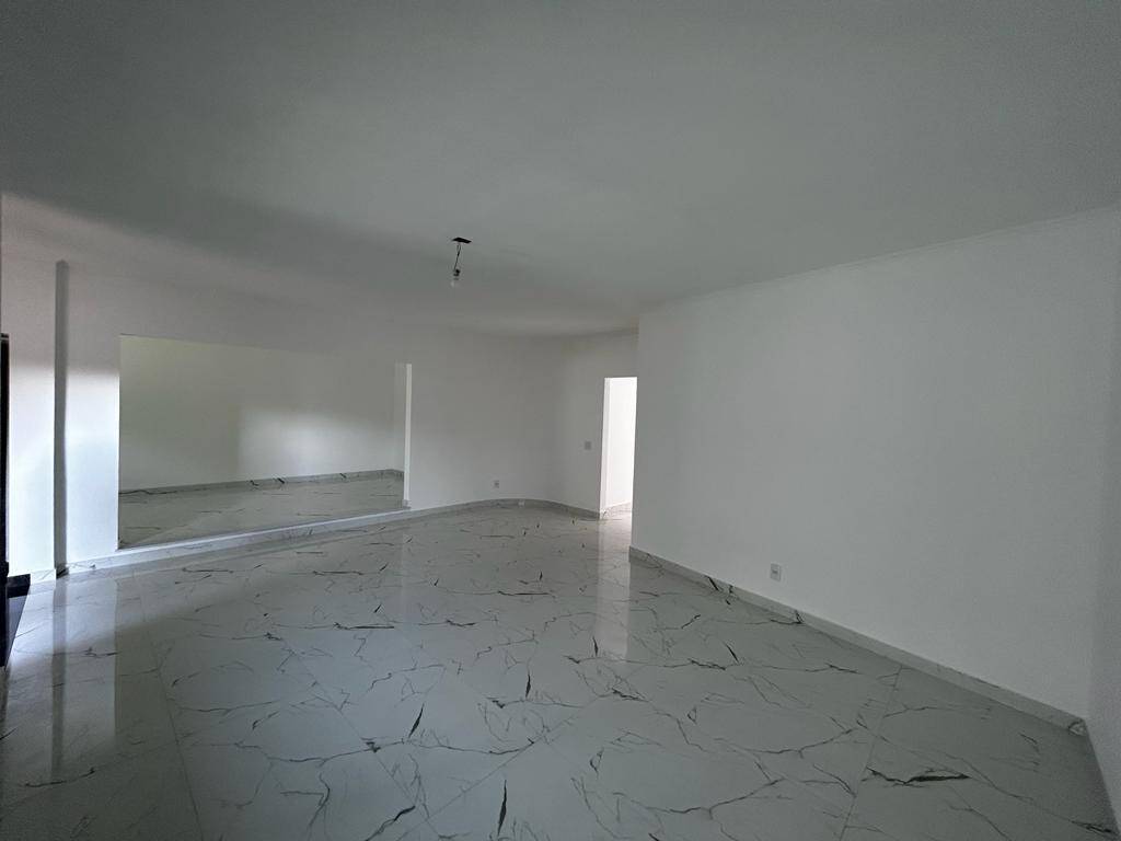 Casa à venda com 3 quartos, 260m² - Foto 2