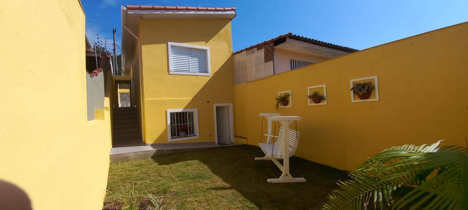 Casa à venda com 2 quartos, 76m² - Foto 1