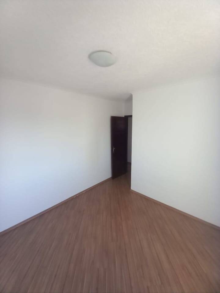 Apartamento à venda com 2 quartos, 70m² - Foto 2