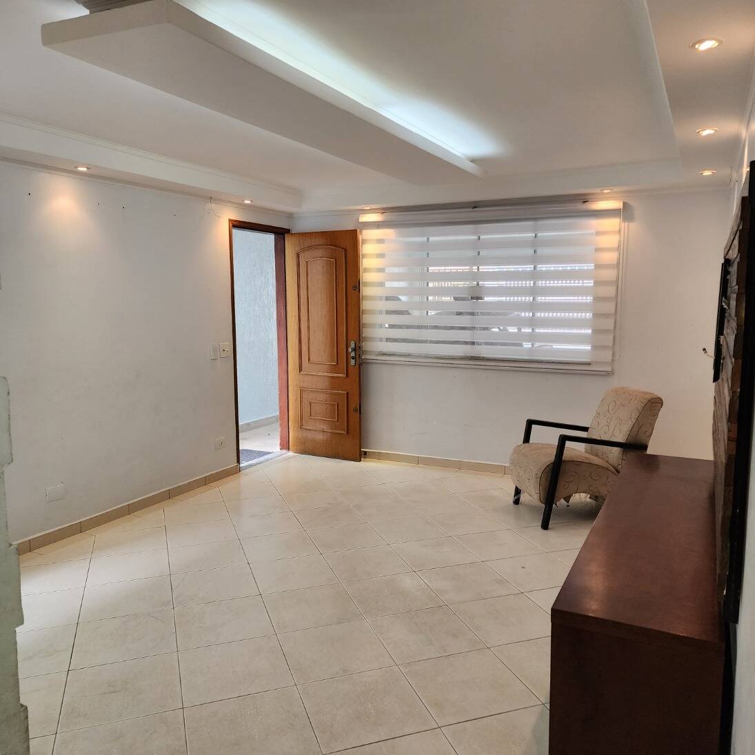 Casa à venda com 3 quartos, 210m² - Foto 1