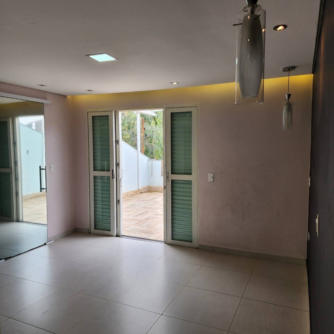 Casa à venda com 3 quartos, 210m² - Foto 7