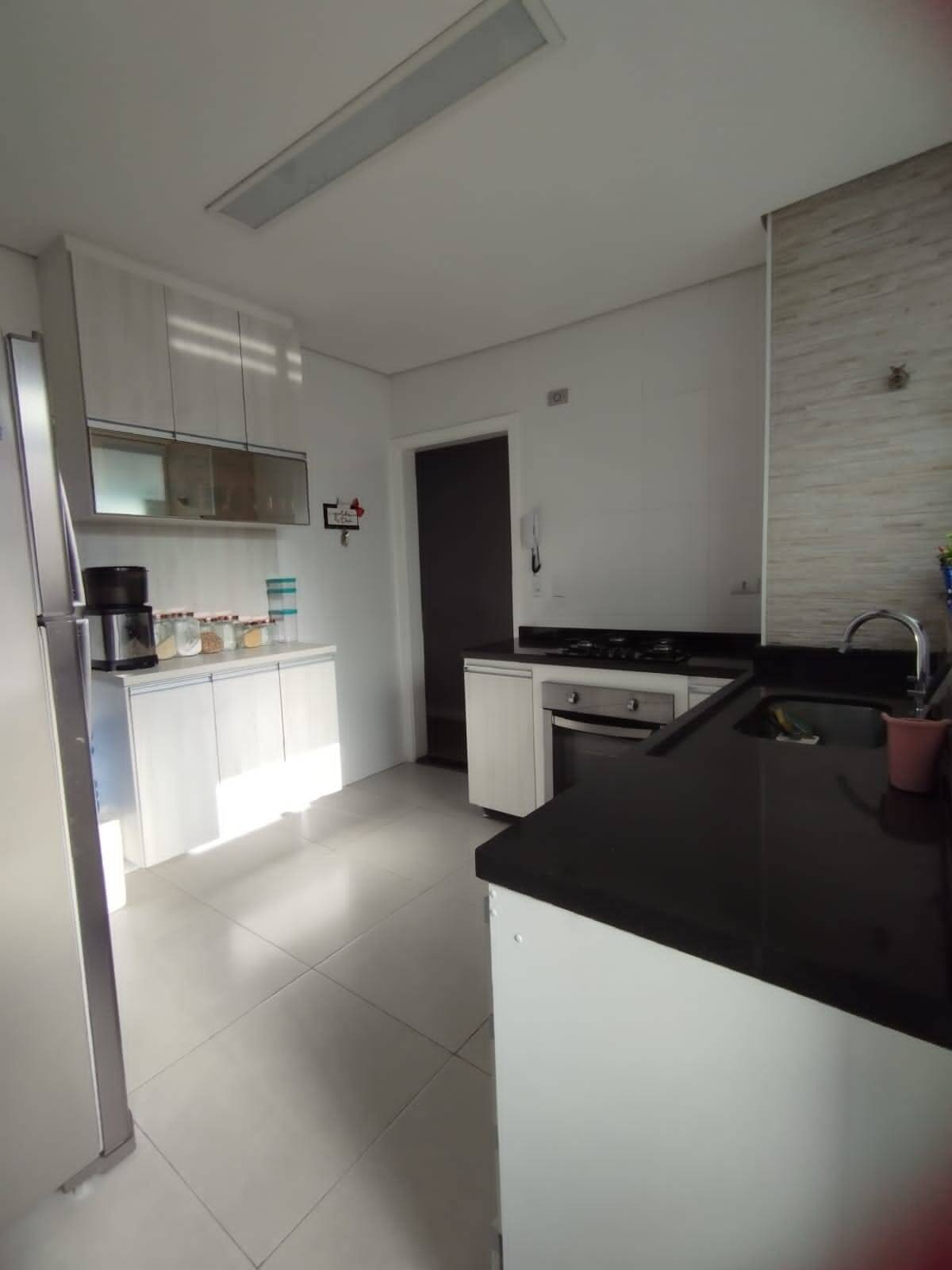 Apartamento à venda com 2 quartos, 67m² - Foto 4