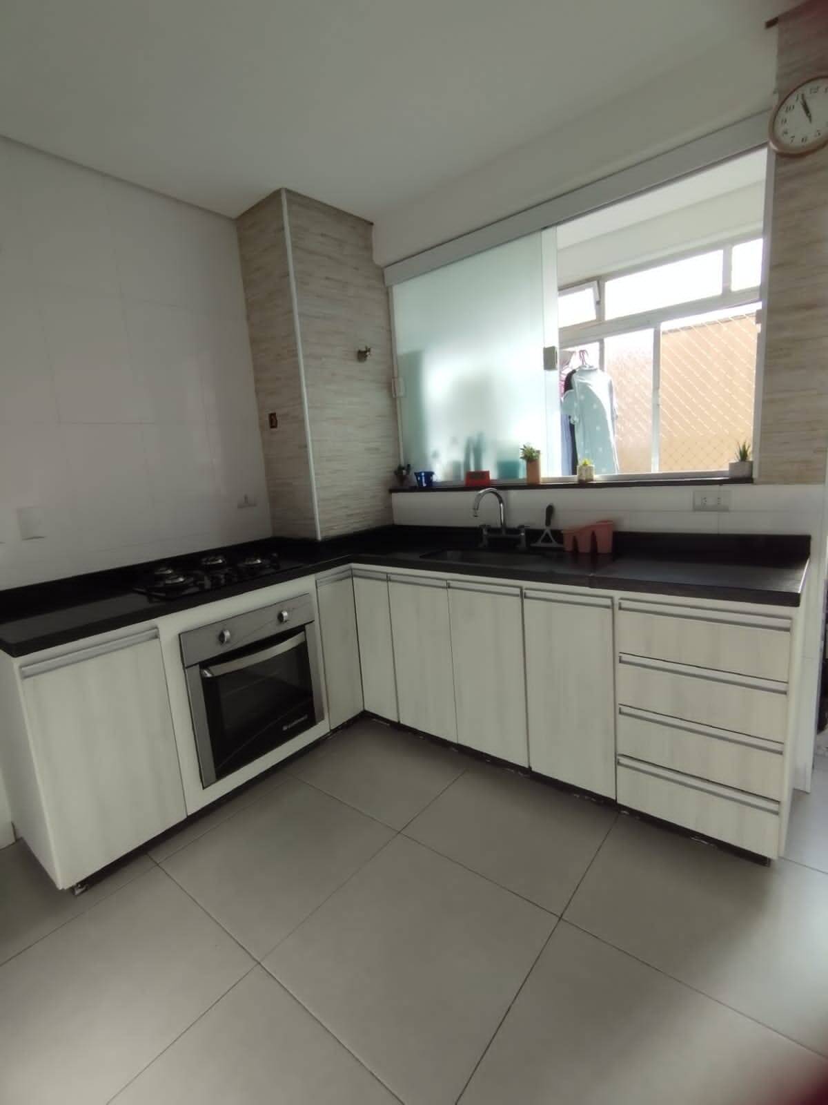 Apartamento à venda com 2 quartos, 67m² - Foto 2