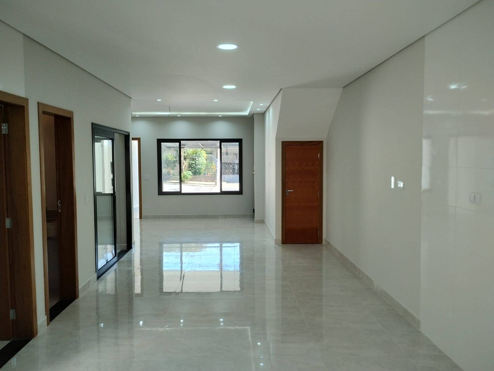 Casa à venda com 4 quartos, 166m² - Foto 1