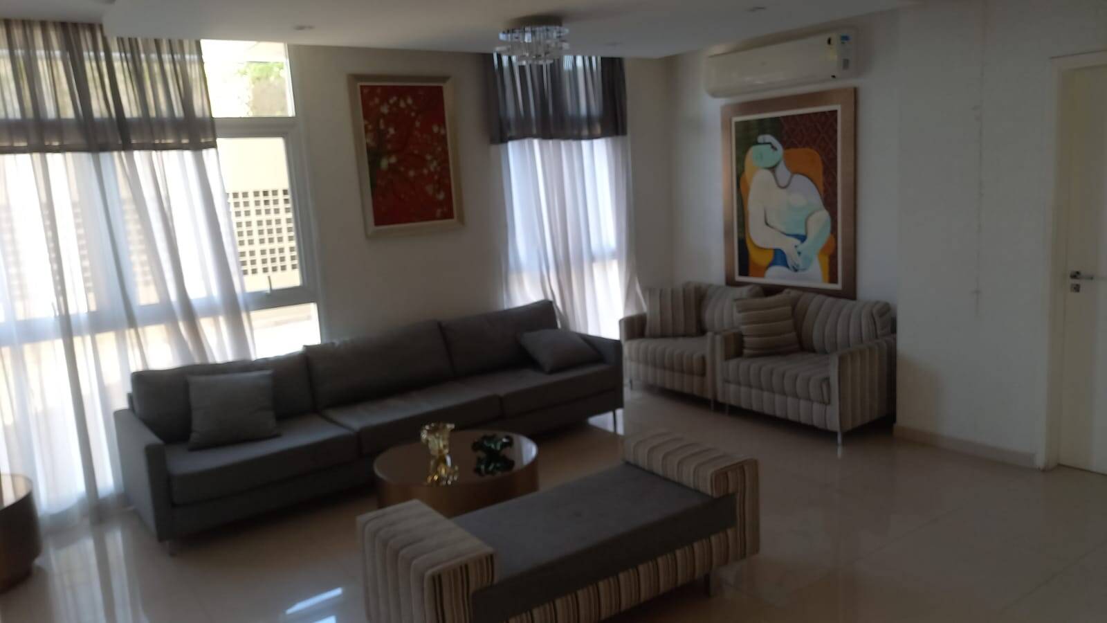 Apartamento à venda com 4 quartos, 140m² - Foto 2