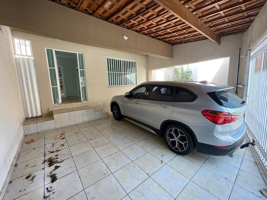 Casa à venda com 4 quartos, 270m² - Foto 1