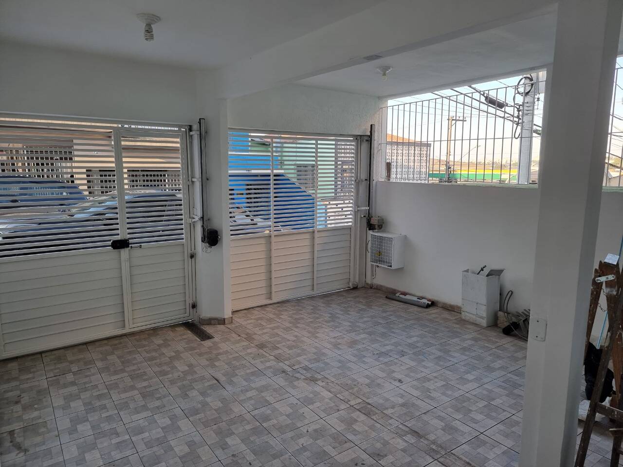 Casa à venda com 3 quartos, 210m² - Foto 2