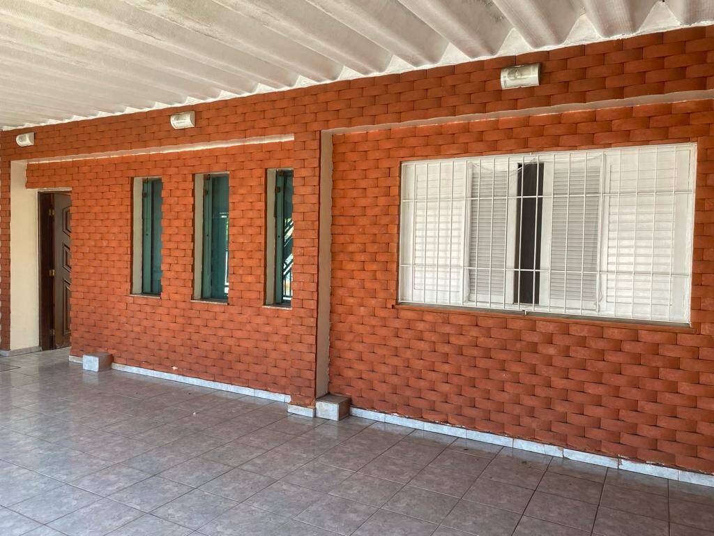 Casa à venda com 3 quartos, 236m² - Foto 1