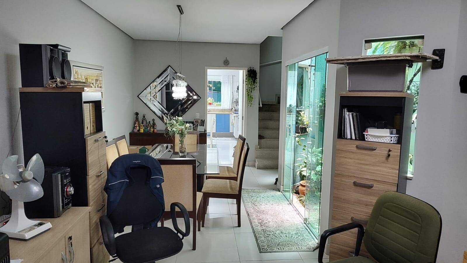 Casa à venda com 3 quartos, 223m² - Foto 1