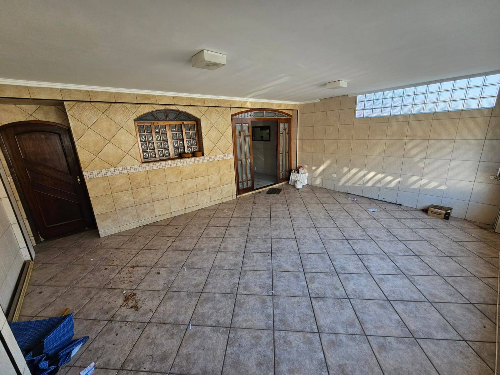 Casa à venda com 2 quartos, 197m² - Foto 2