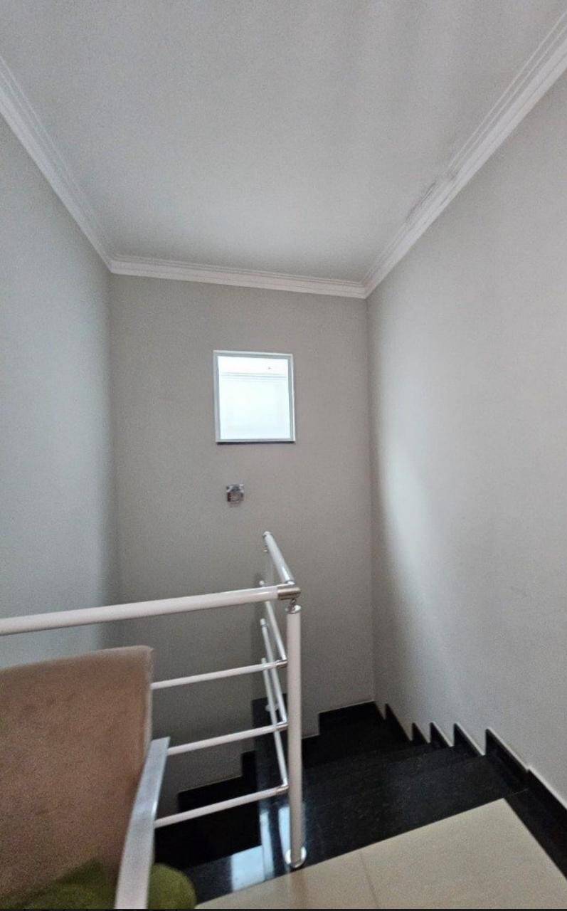 Casa à venda com 3 quartos, 180m² - Foto 4