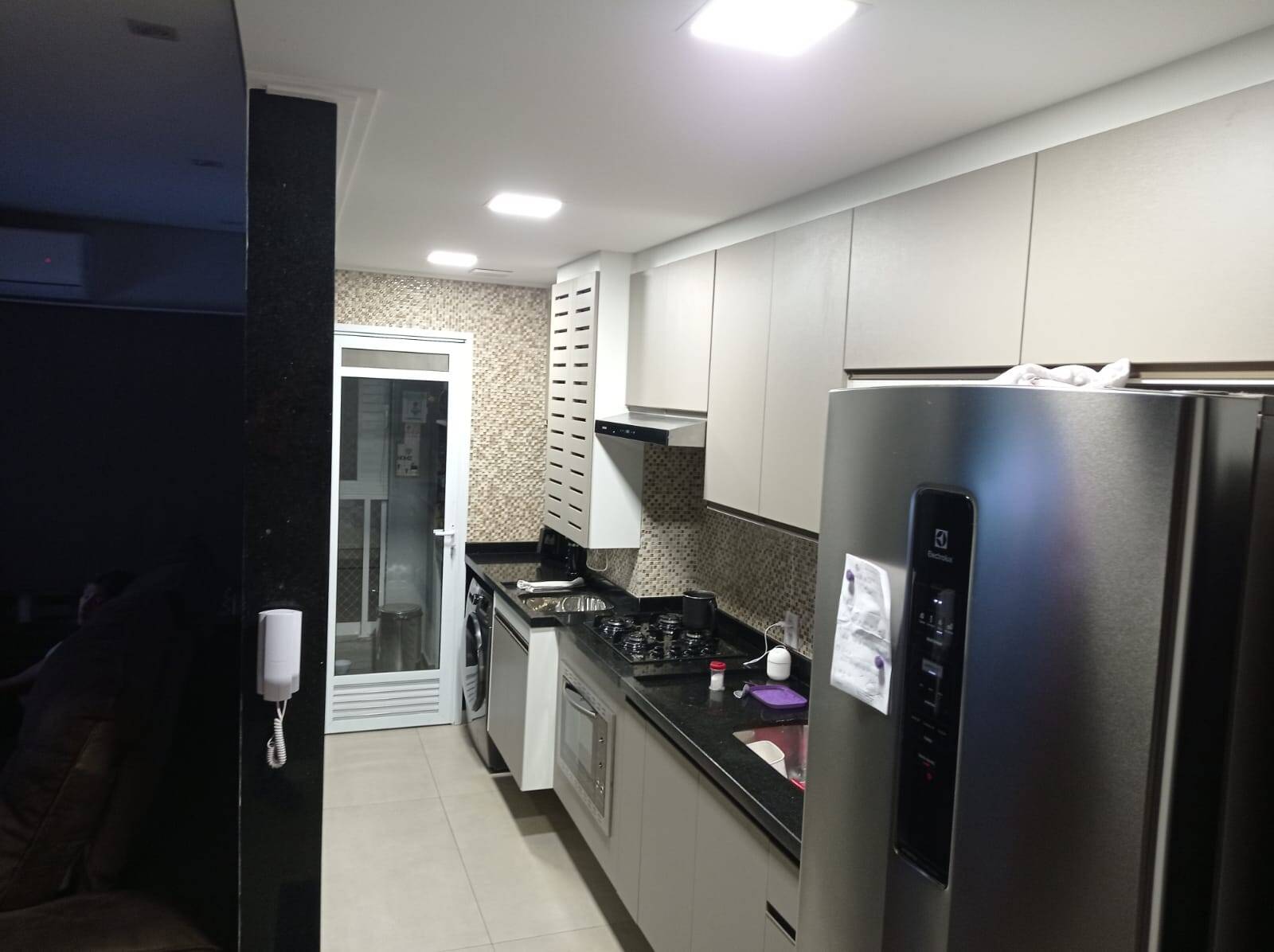 Apartamento à venda com 2 quartos, 65m² - Foto 4