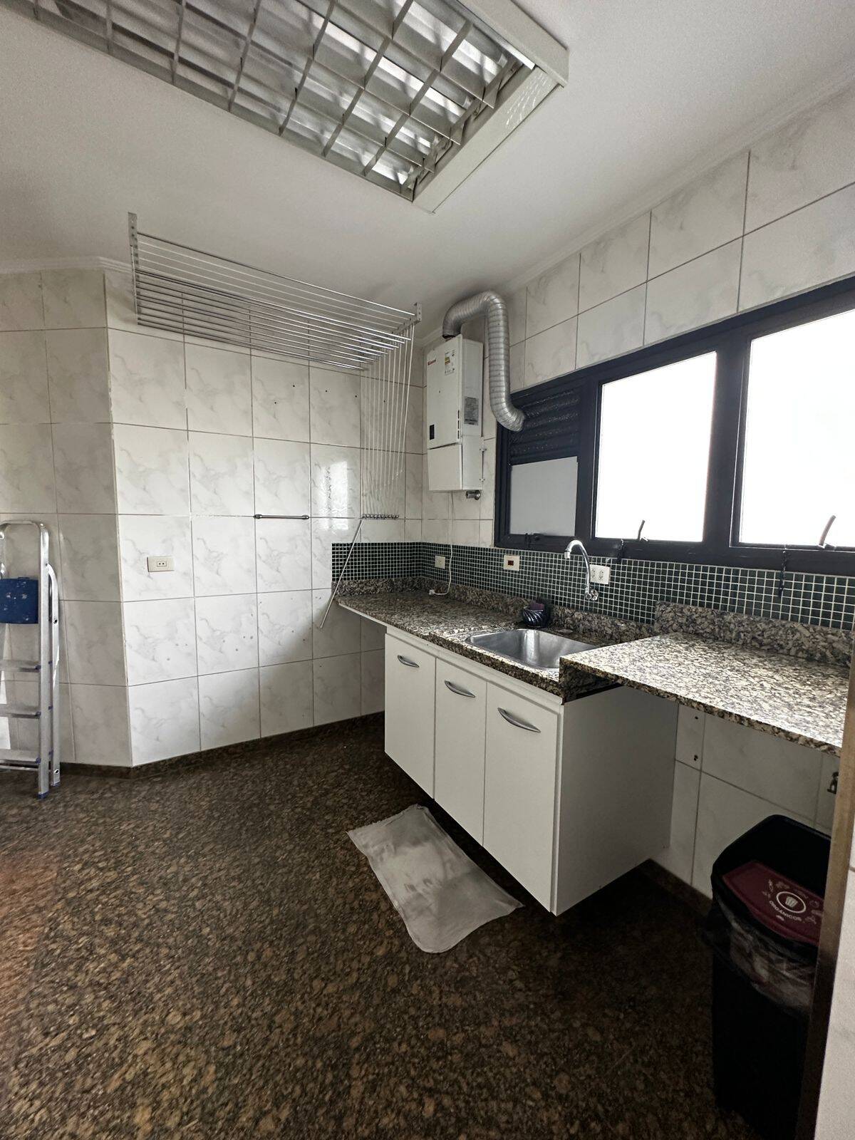 Apartamento à venda com 4 quartos, 188m² - Foto 7