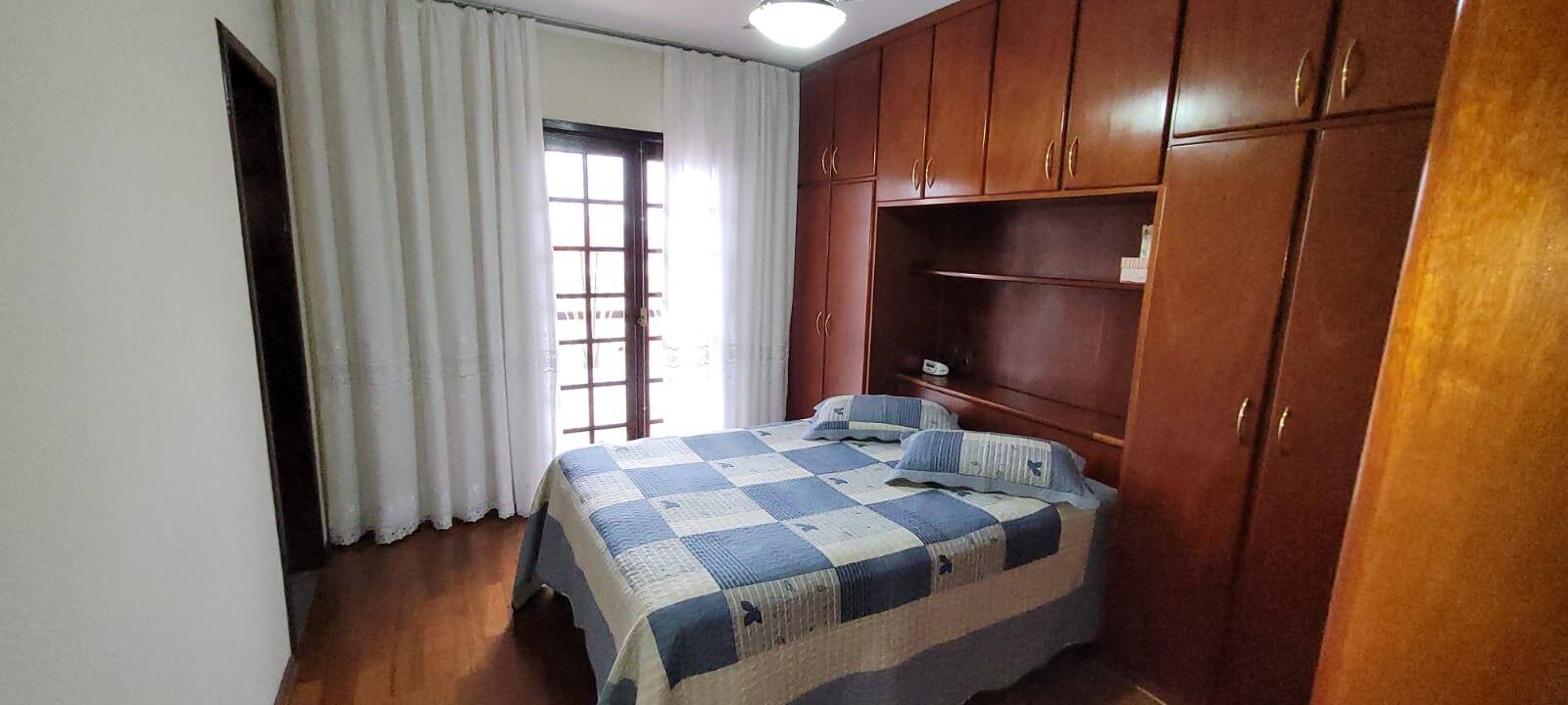 Casa à venda com 3 quartos, 208m² - Foto 14