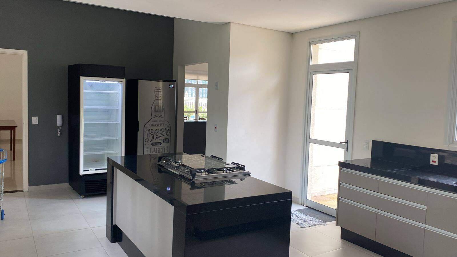 Casa à venda com 3 quartos, 220m² - Foto 2