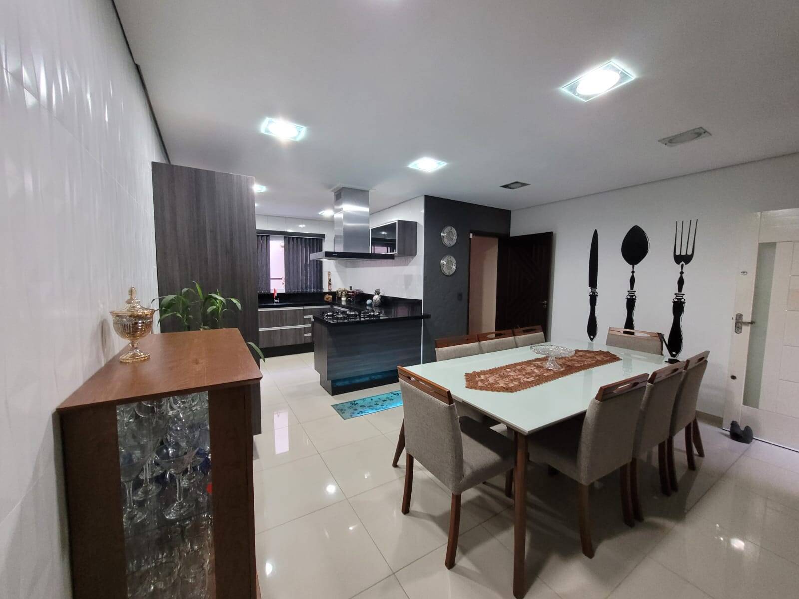 Casa à venda com 3 quartos, 170m² - Foto 1