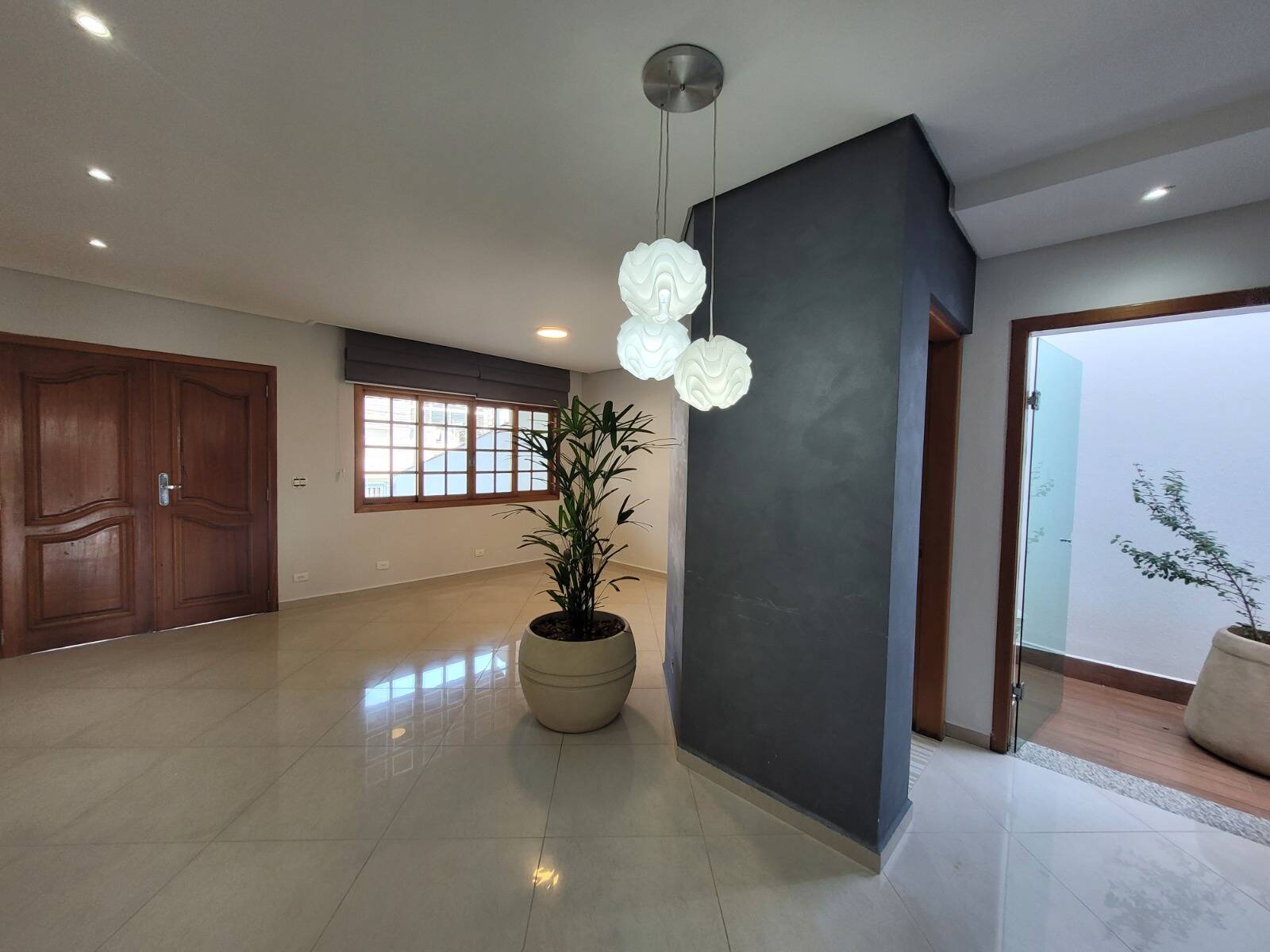 Sobrado à venda com 3 quartos, 235m² - Foto 1