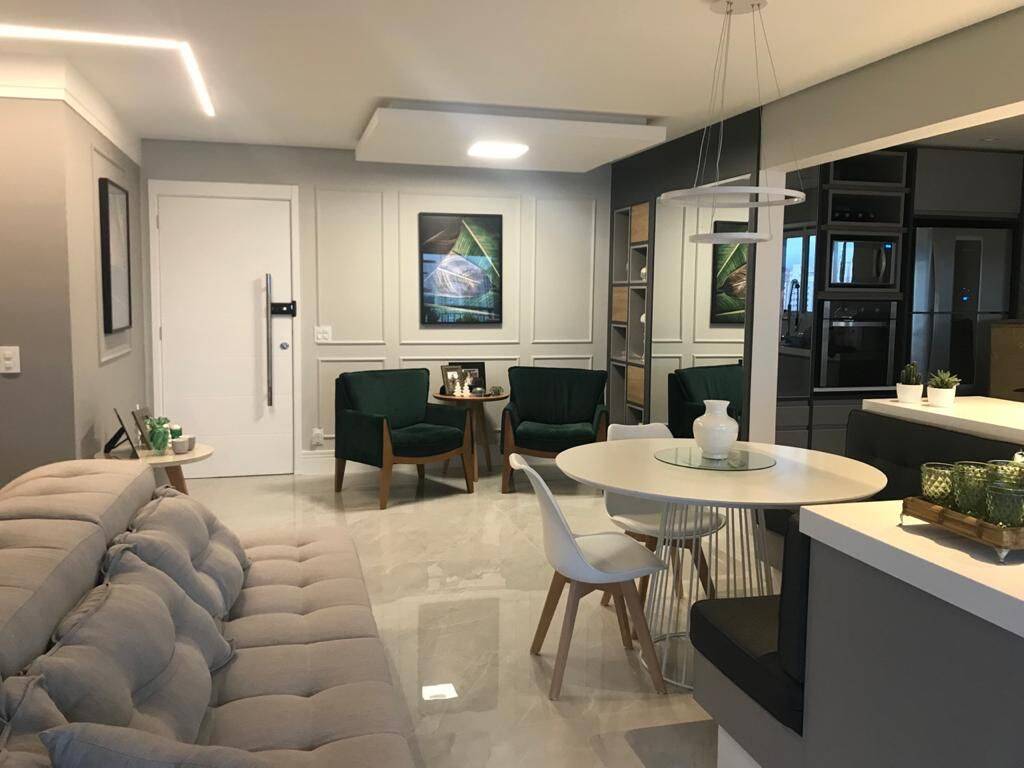 Apartamento à venda com 3 quartos, 145m² - Foto 2