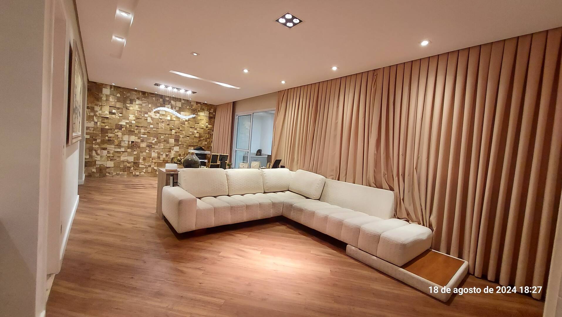 Apartamento à venda com 3 quartos, 123m² - Foto 1