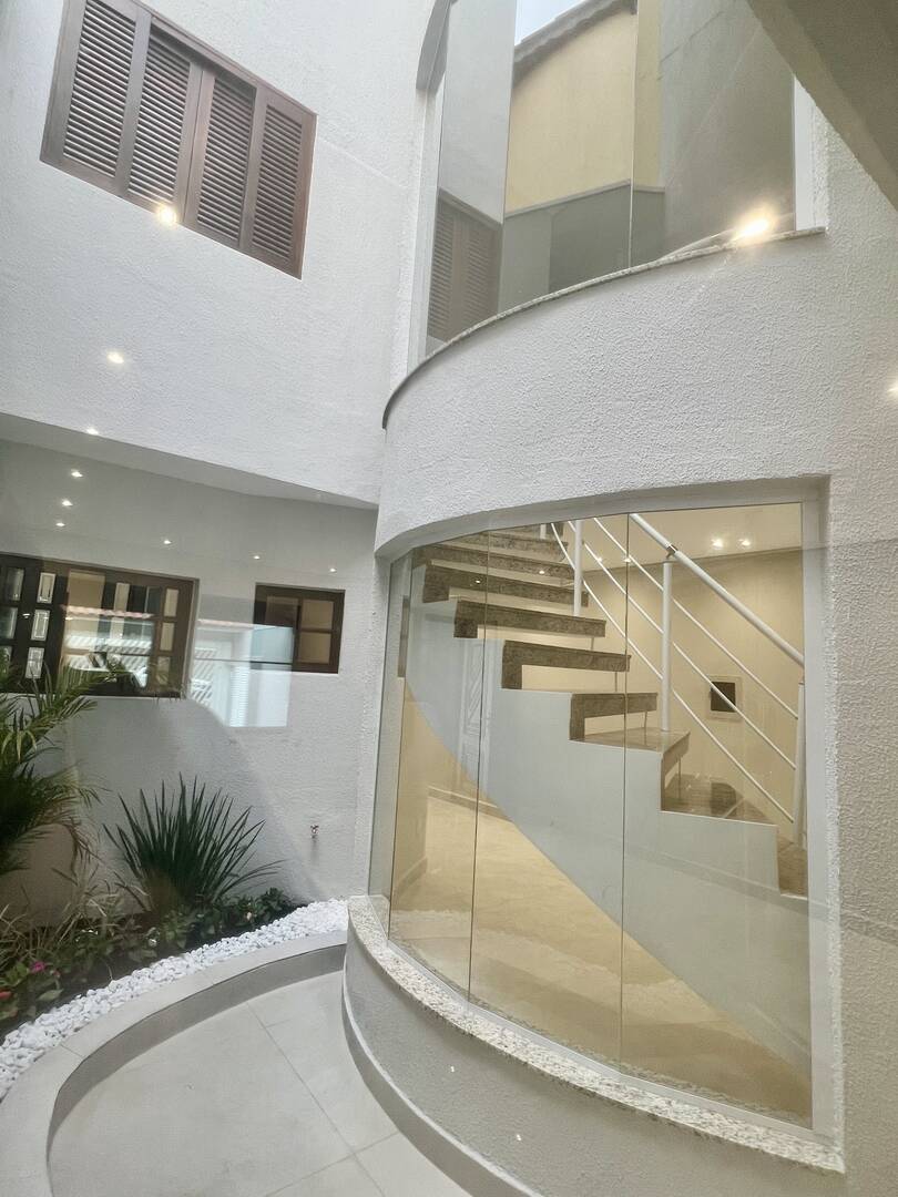 Casa à venda com 3 quartos, 210m² - Foto 5