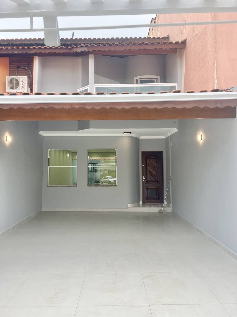 Casa à venda com 3 quartos, 210m² - Foto 1